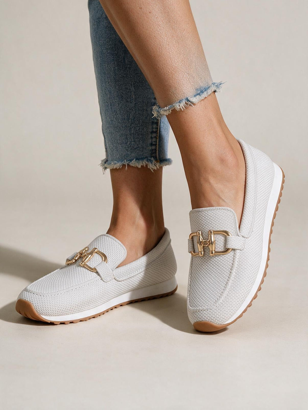 Mocasines con inserto de tul, color marfil, vista frontal
