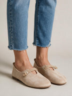 Mocasines con agujetas, color beige, vista frontal