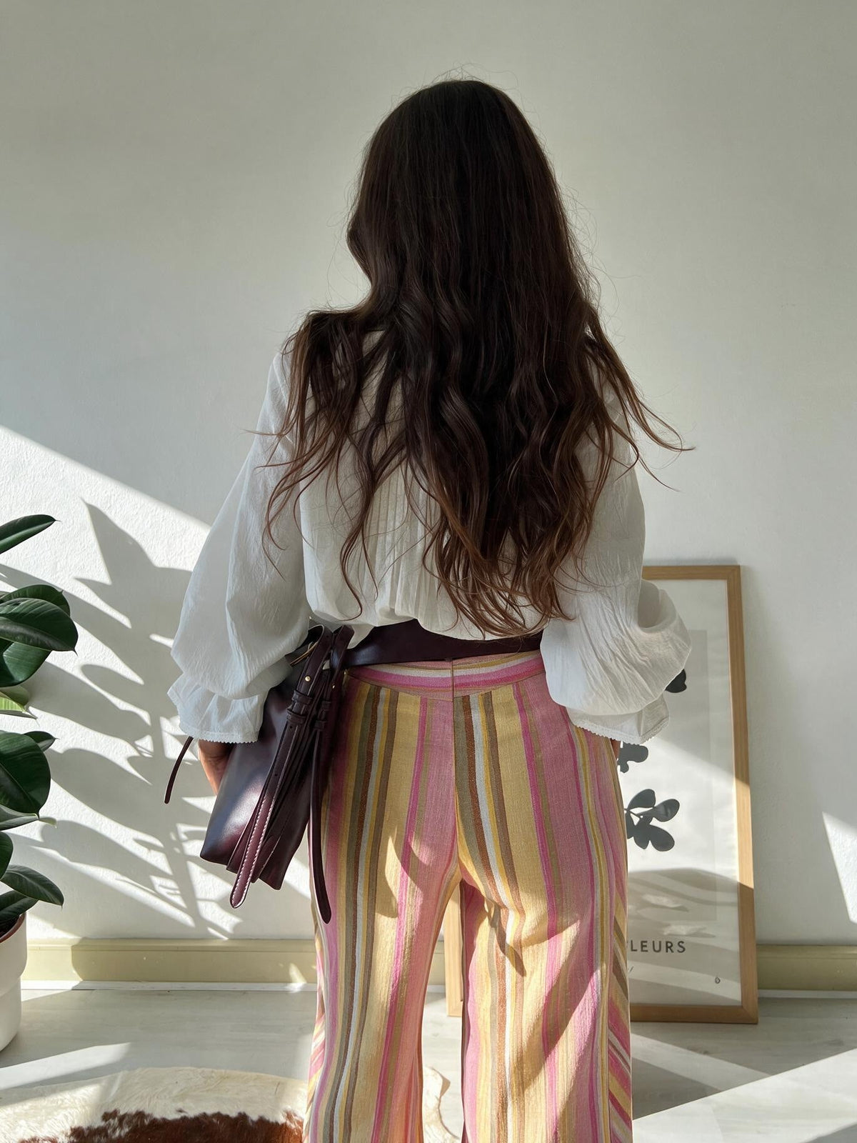 Pantalón de rayas de colores, vista trasera