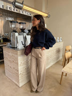 Pantalón de vestir de pierna ancha, color beige, vista frontal