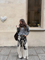 Pantalón palazzo con estampado botánico, color blanco, vista frontal (2)