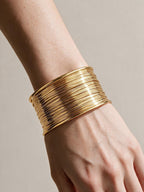 Pulsera dorada estilo retro, segunda vista