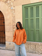 Sudadera waffle con botonadura henley, color naranja, vista frontal
