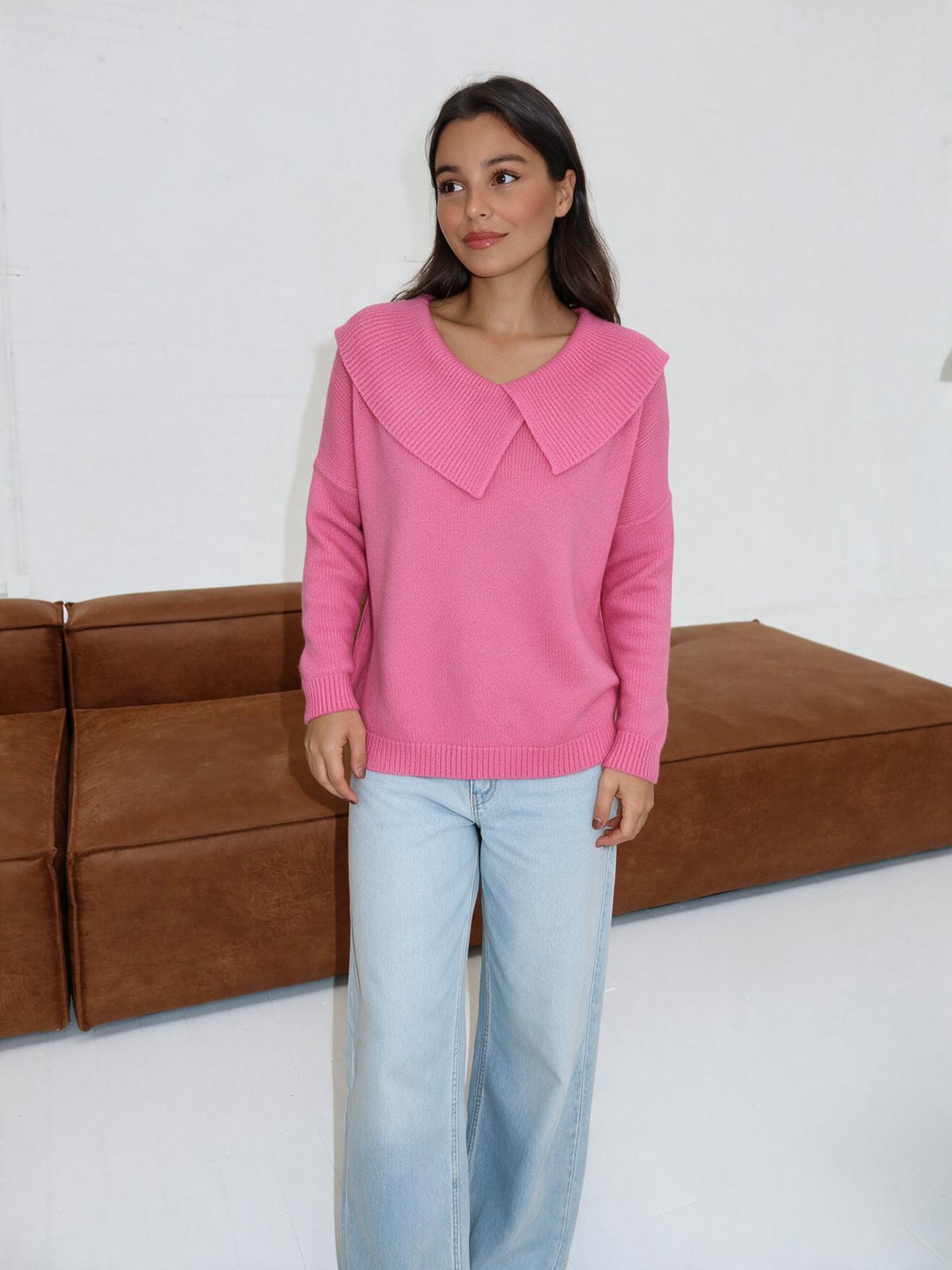 Suéter abrigador con cuello tortuga amplio, color rosa, vista frontal