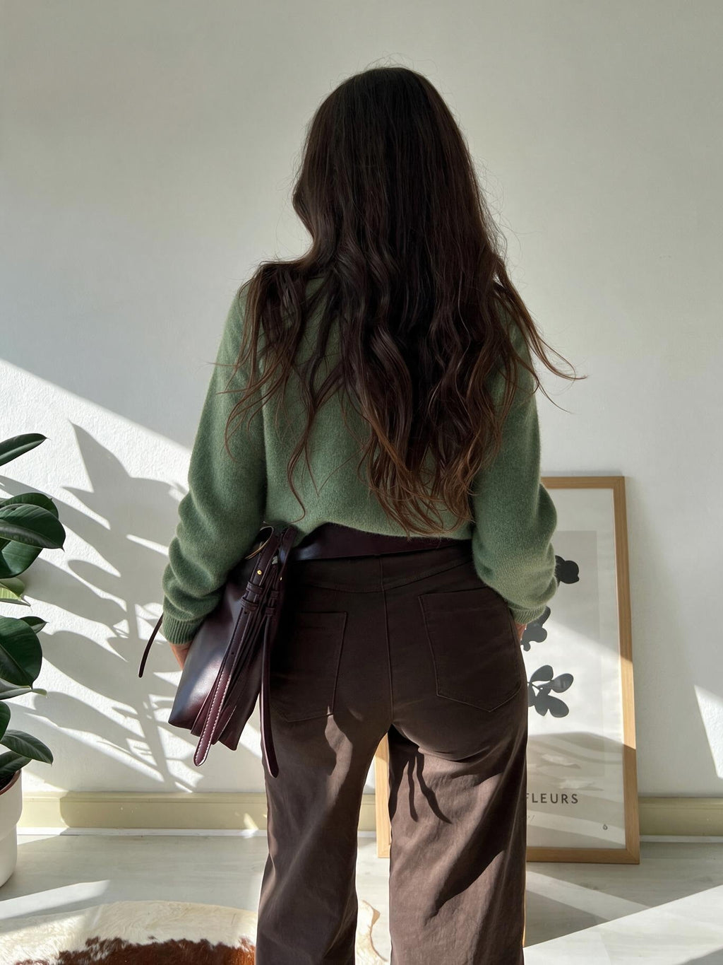 Suéter abrigador de tejido denso, color turquesa, vista trasera