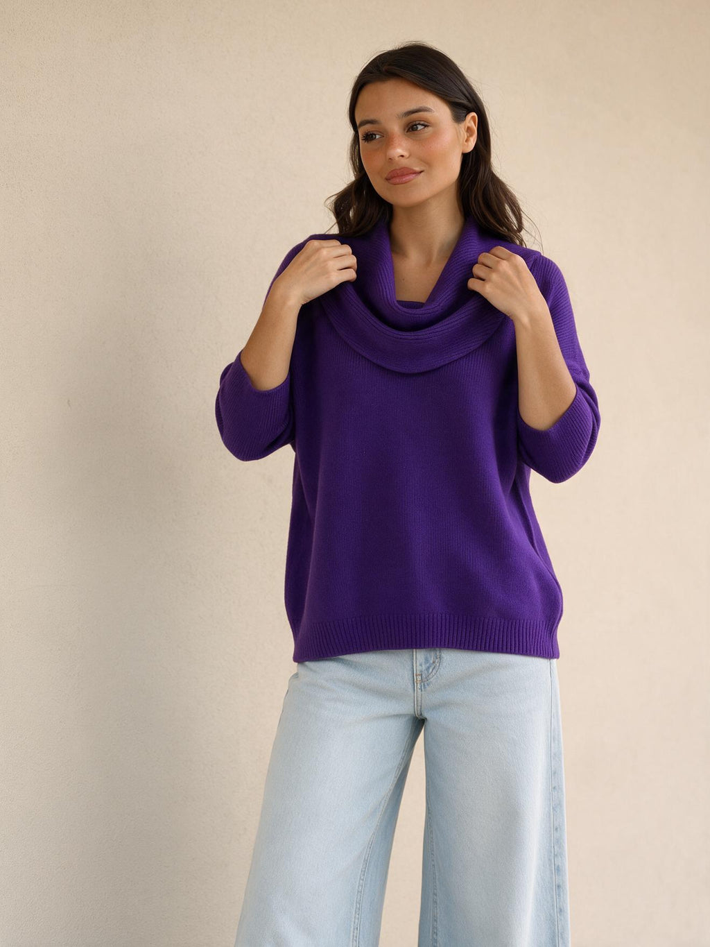 Suéter con cuello drapeado, color morado, vista frontal