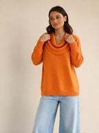 Suéter con cuello drapeado, color naranja, vista frontal