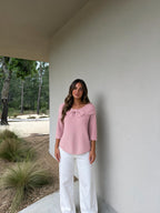 Suéter con moño en el escote, color rosa, vista frontal