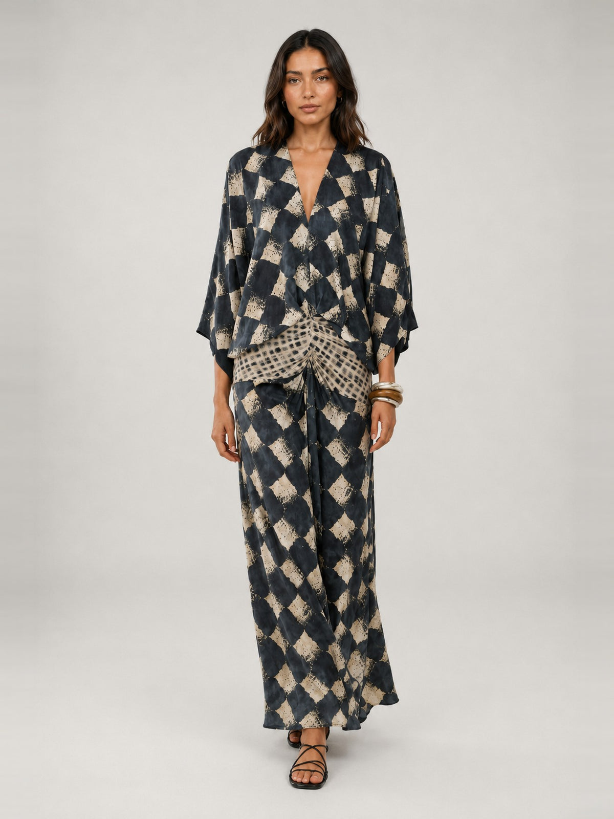Vestido largo Talavera con estampado de mosaico, negro con beige, vista frontal