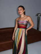Vestido acampanado strapless corte A, vista frontal