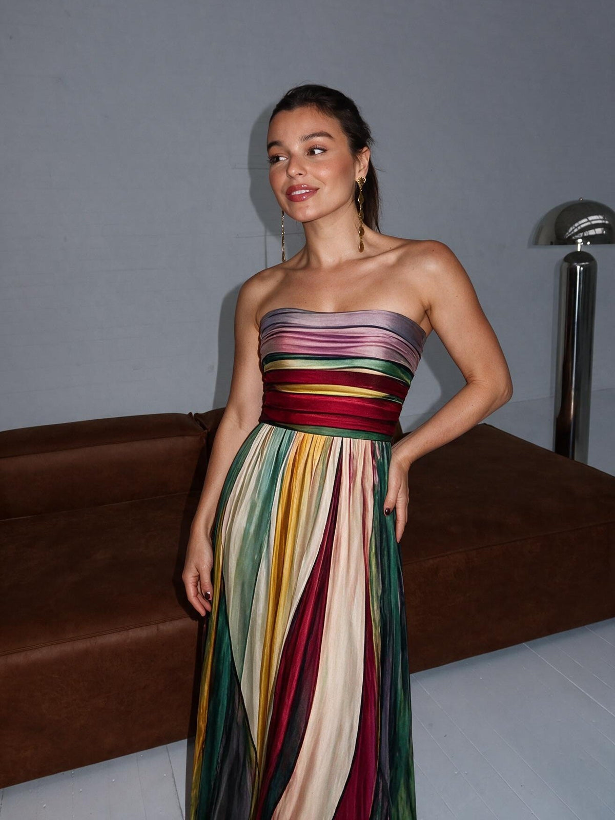 Vestido acampanado strapless corte A, vista frontal