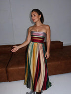 Vestido acampanado strapless corte A, vista frontal (2)