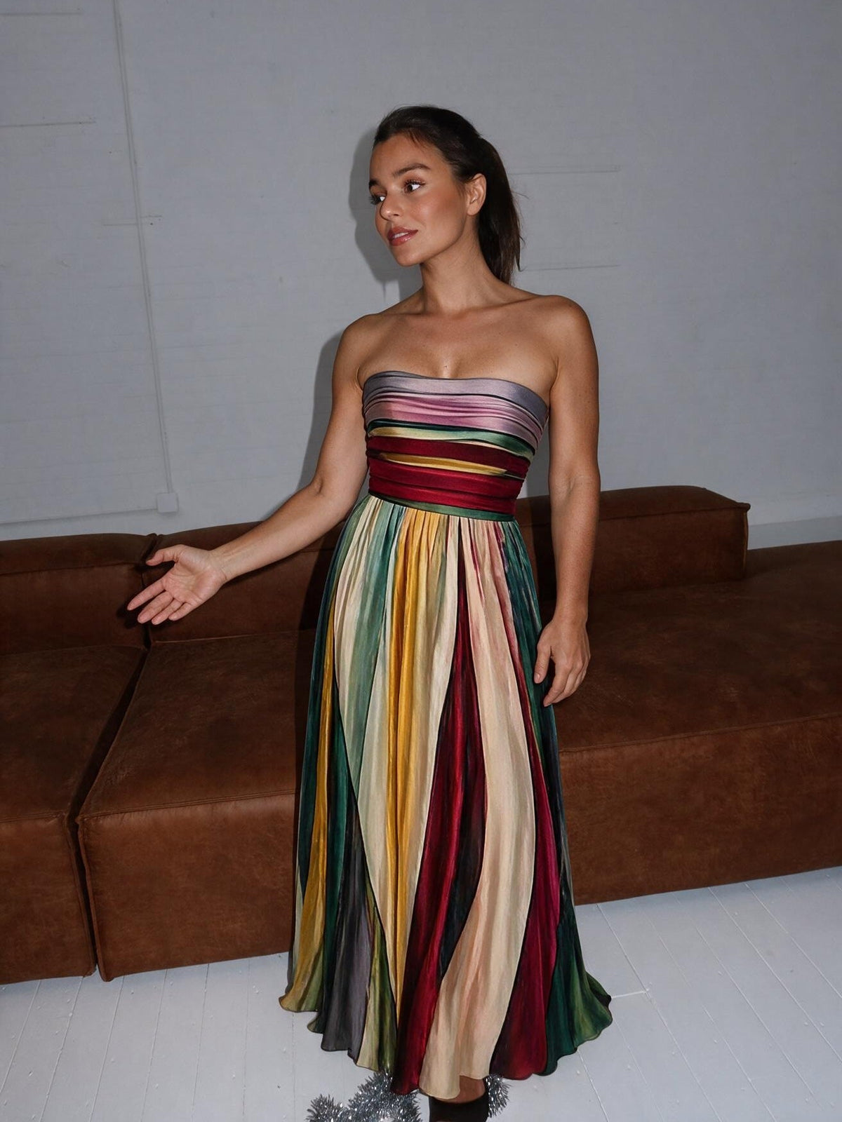 Vestido acampanado strapless corte A, vista frontal (2)
