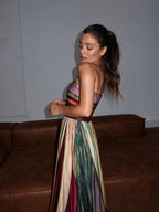 Vestido acampanado strapless corte A, vista lateral
