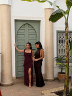 Vestido asimétrico con olanes, color vino, cuarta vista
