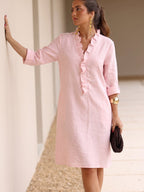 Vestido con escote en V y olanes, quinta vista