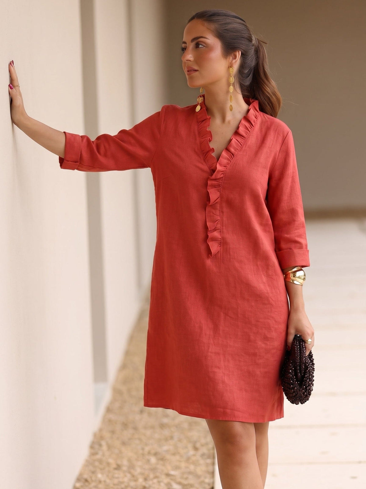 Vestido con escote en V y olanes, sexta vista