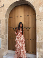 Vestido con olanes superpuestos, vista frontal (2)