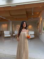 Vestido de tirantes de caída ligera, color caqui, vista frontal