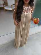 Vestido de tirantes de caída ligera, color caqui, vista frontal (2)