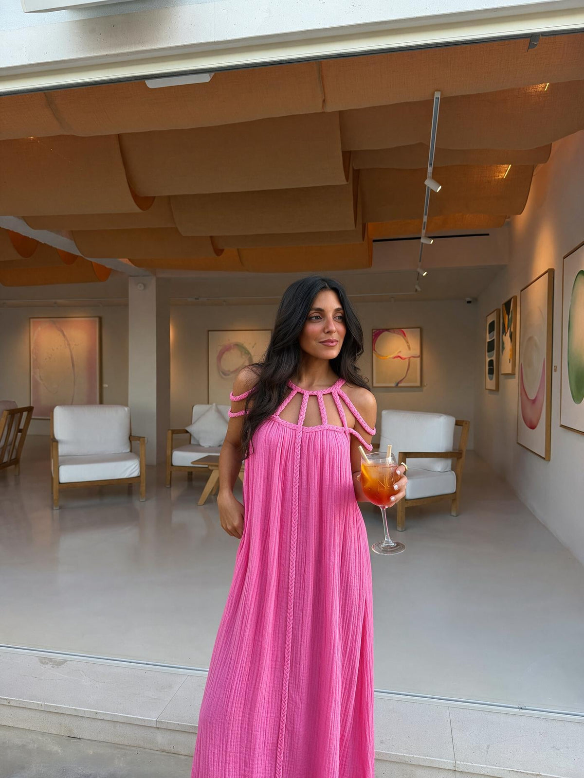 Vestido de tirantes de caída ligera, color rosa oscuro, vista frontal