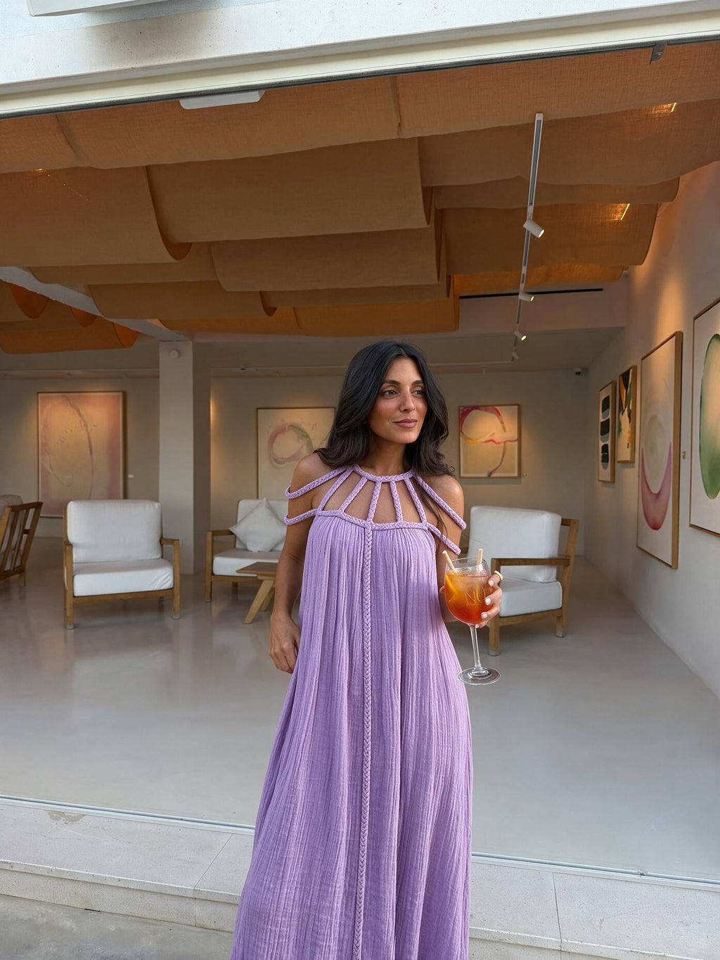 Vestido de tirantes de caída ligera, color morado, vista frontal
