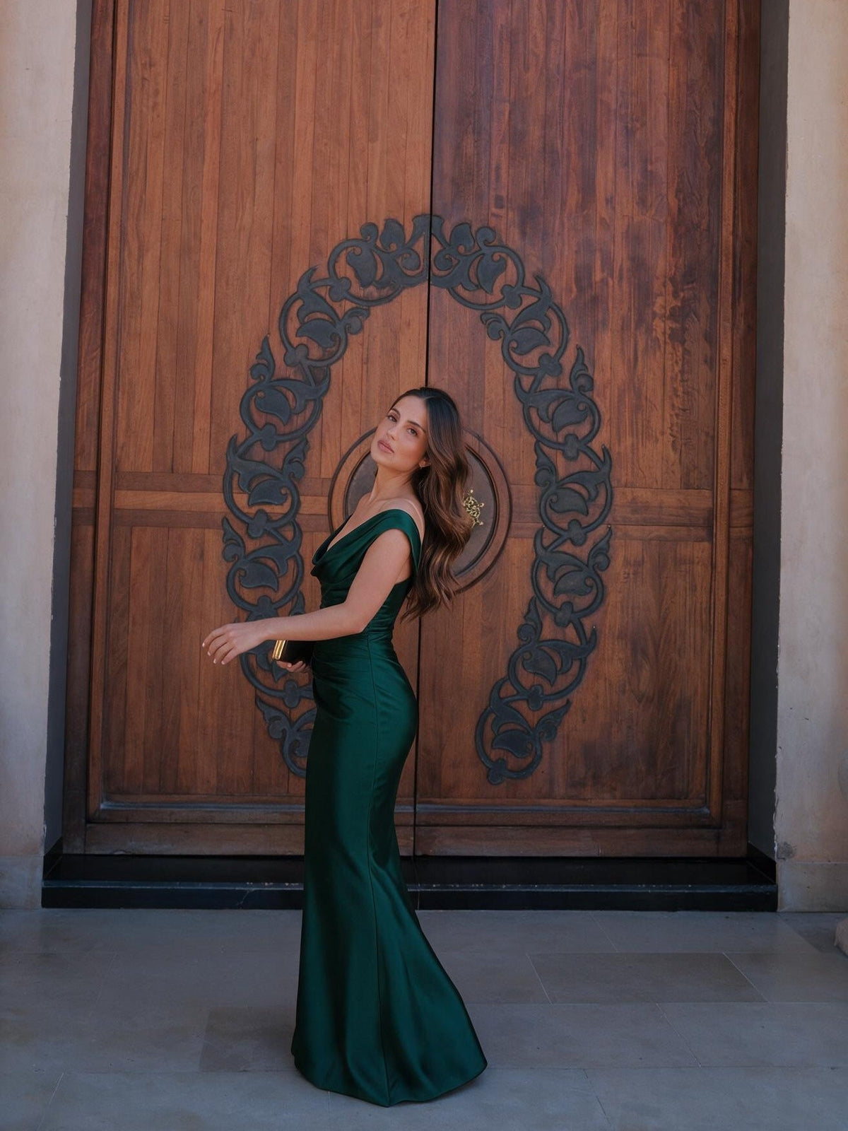 Vestido de un hombro con parte superior estructurada, color verde, cuarta vista