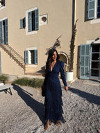 Vestido elegante con mangas de flecos, color azul, vista frontal