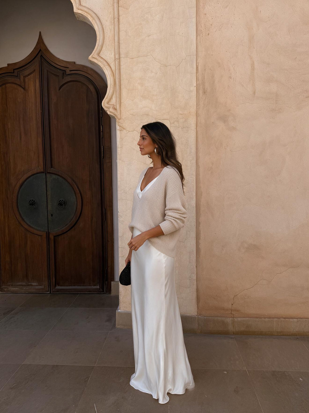 Vestido elegante de satín con suéter a juego, color crema, tercera vista