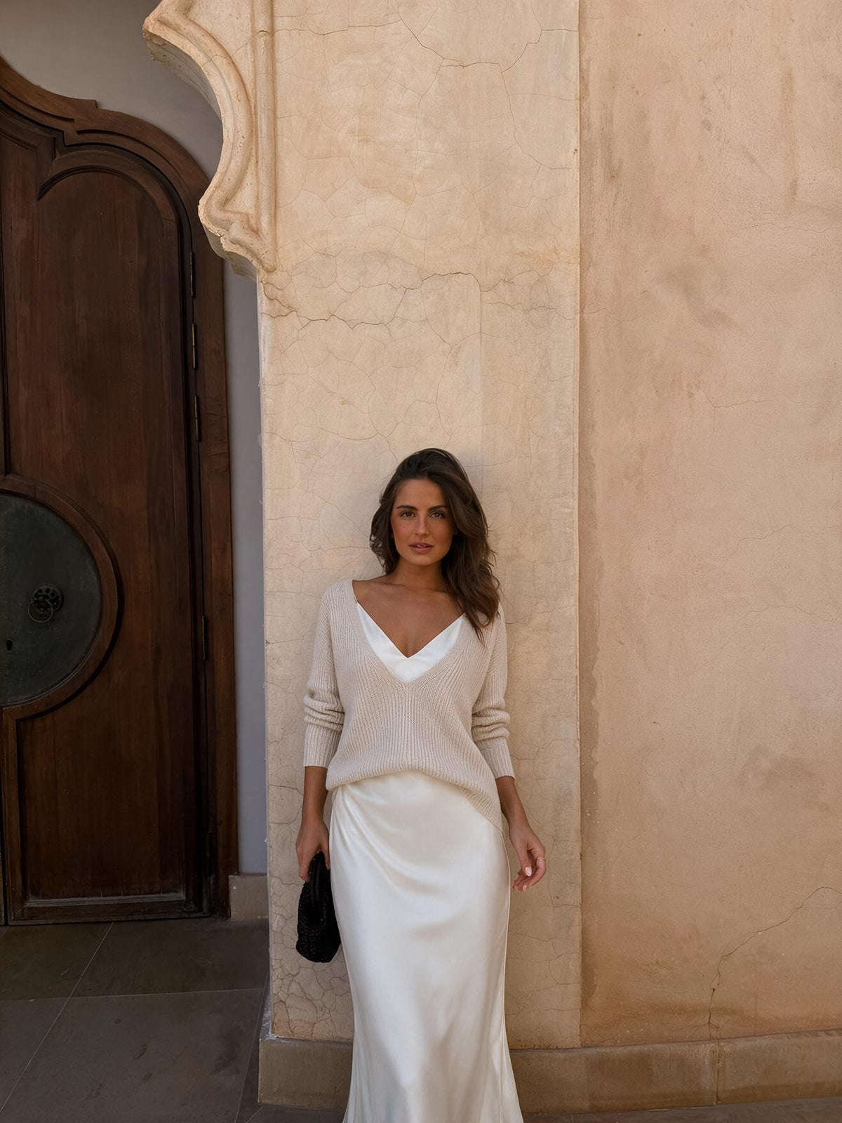 Vestido elegante de satín con suéter a juego, color crema, cuarta vista
