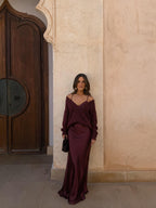 Vestido elegante de satín con suéter a juego, color vino, vista frontal