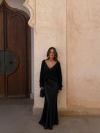 Vestido elegante de satín con suéter a juego, color negro, vista frontal