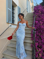 Vestido largo bordado con tirantes delgados, color azul, vista frontal