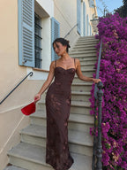 Vestido largo bordado con tirantes delgados, color café, vista frontal