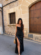 Vestido largo con corpiño de lentejuelas y falda fluida, color negro, vista frontal