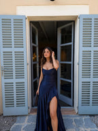 Vestido largo con drapeado envolvente, color azul marino, vista frontal