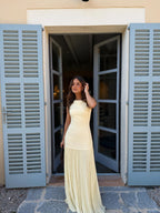 Vestido largo con drapeados asimétricos, color amarillo claro, vista frontal