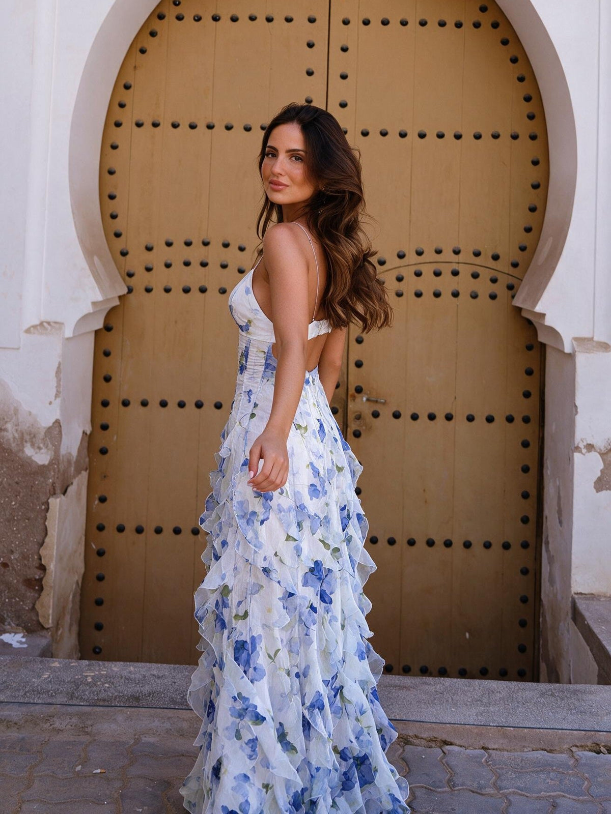Vestido largo con olanes y tirantes delgados, cuarta vista