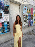 Vestido largo de noche con falda amplia, color amarillo, vista frontal