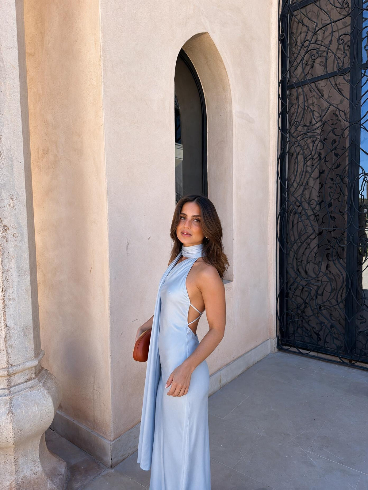 Vestido largo de satín con cuello halter, Azul marino, vista frontal (2)