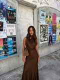 Vestido largo de satín corte de gala, color café, vista frontal