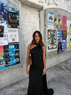 Vestido largo de satín corte de gala, color negro, vista frontal