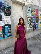 Vestido largo de satín corte de gala, color morado, vista frontal