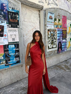 Vestido largo de satín corte de gala, color rojo, vista frontal
