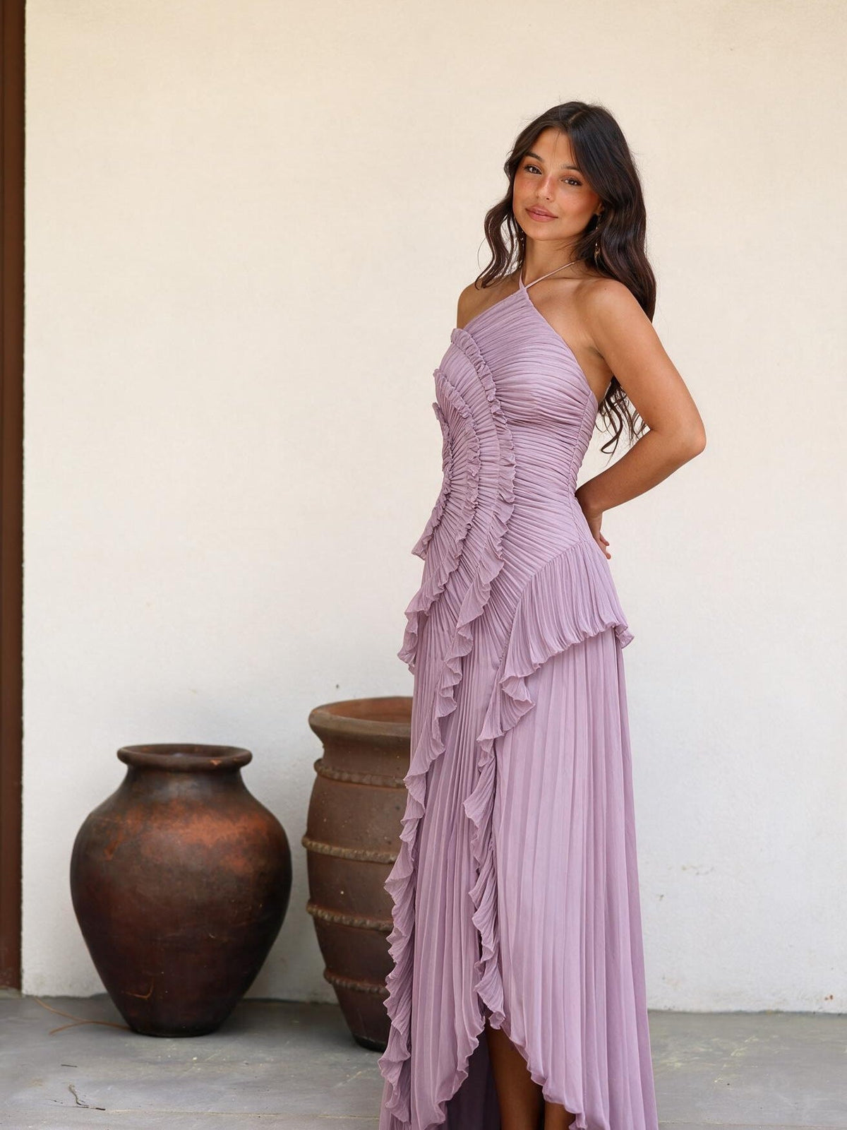 Vestido con olanes en tono lila, color lila, vista frontal (2)