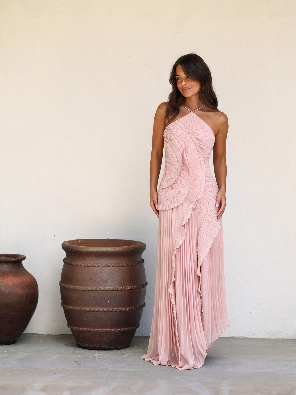 Vestido con olanes en tono lila, color rosa, vista frontal