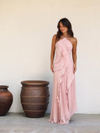 Vestido con olanes en tono lila, color rosa, vista frontal