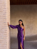 Vestido largo de un hombro para invitada de boda, color morado, vista frontal
