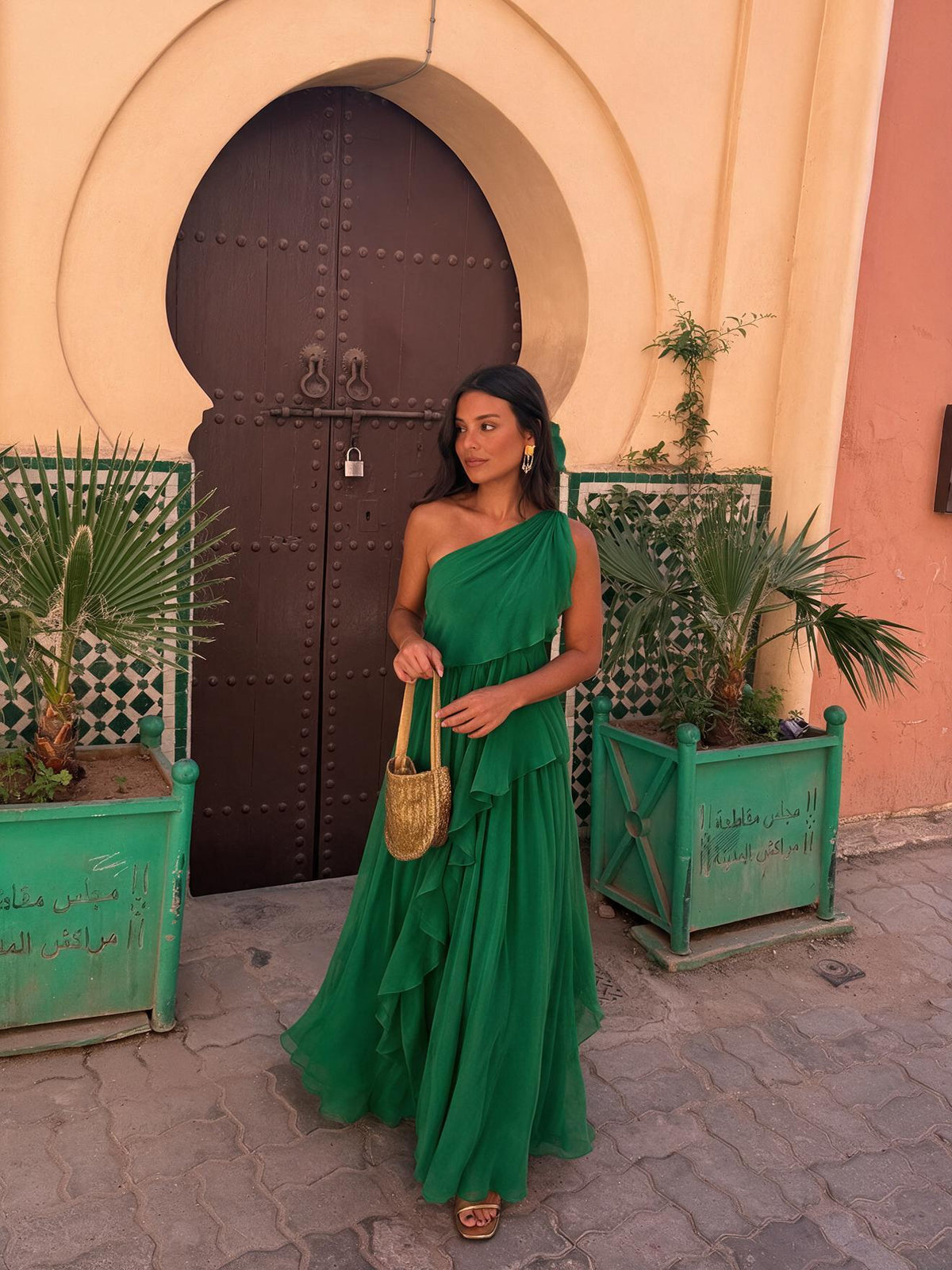 Vestido largo elegante de caída fluida, color verde, segunda vista