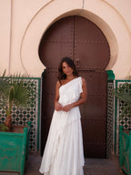 Vestido largo elegante de caída fluida, color blanco, vista frontal
